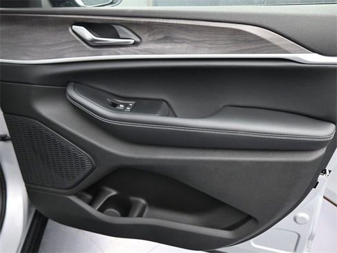 New 2025 Jeep Grand Cherokee Limited image 34