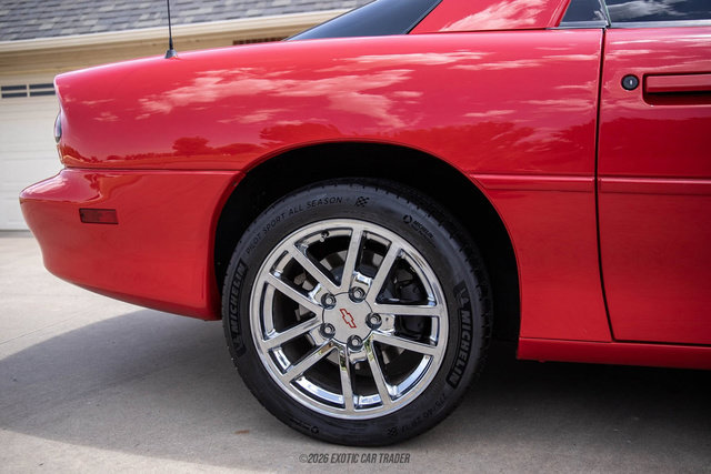 Used 2002 Chevrolet Camaro Z28 w/ SS Performance/Appearance Pkg RWD image 10