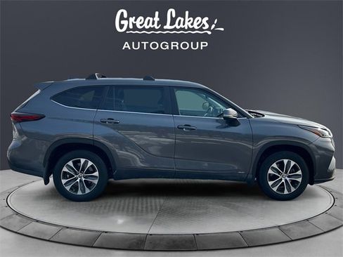 Used 2024 Toyota Highlander XLE image 6