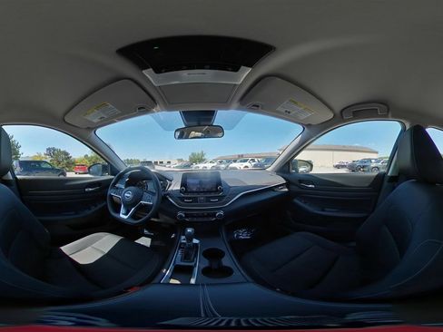 Used 2025 Nissan Altima 2.5 SV FWD image 41