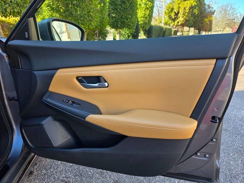 Used 2021 Nissan Sentra SV w/ SV Premium Package image 29