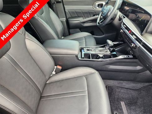 New 2025 Kia Sorento SX image 9