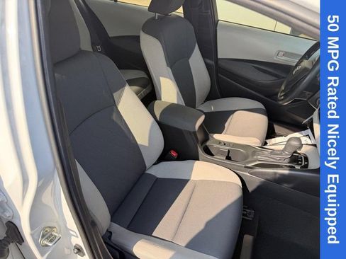 Used 2025 Toyota Corolla LE FWD image 11