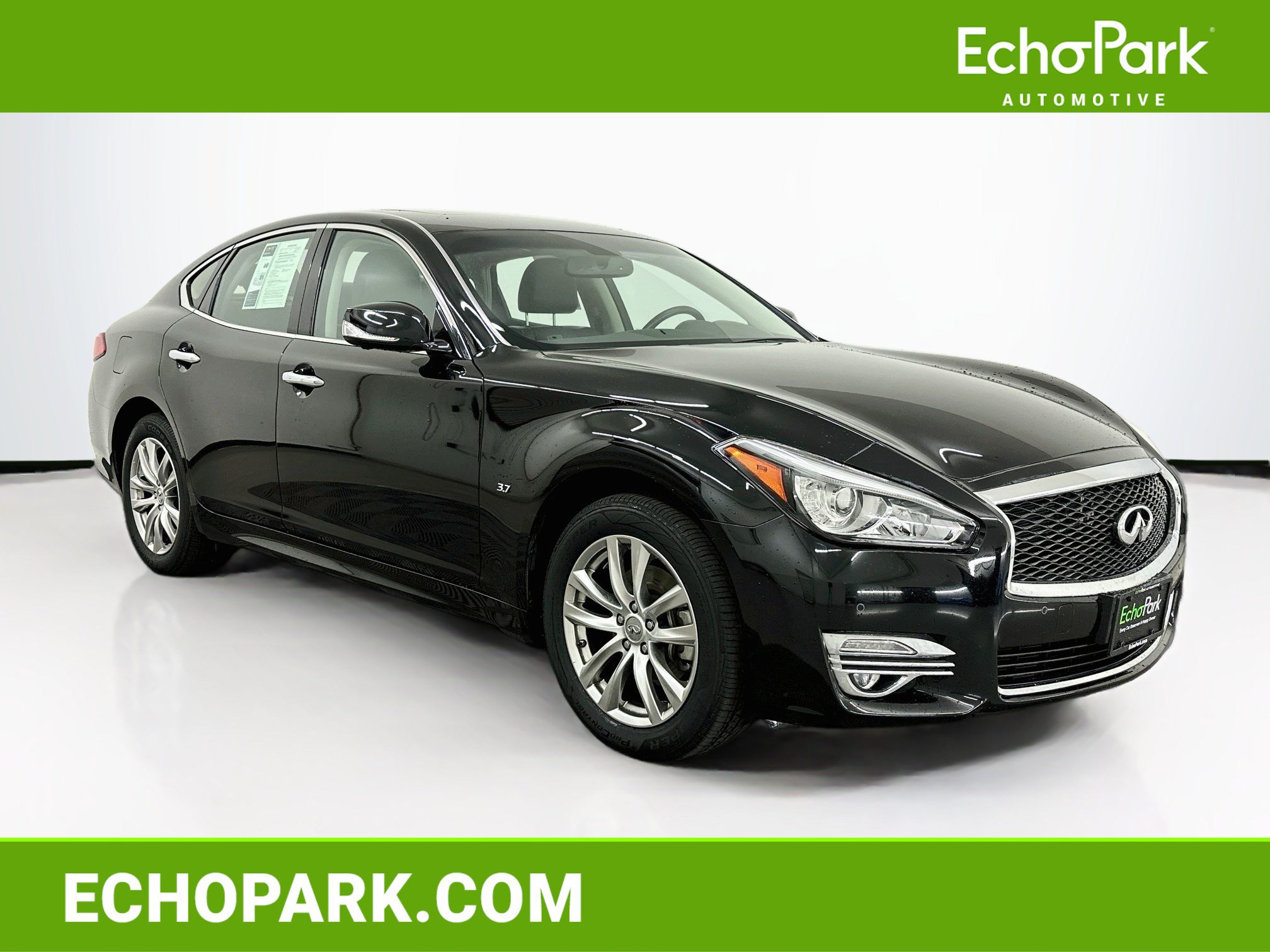 Used 2018 INFINITI Q70 Luxe AWD/4WD image 1