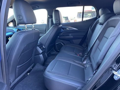 Used 2025 Chevrolet Equinox EV LT w/ Convenience Package image 12