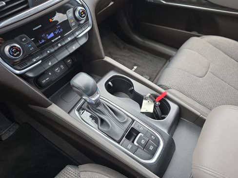 Used 2020 Hyundai Santa Fe SEL w/ Convenience Package FWD image 27