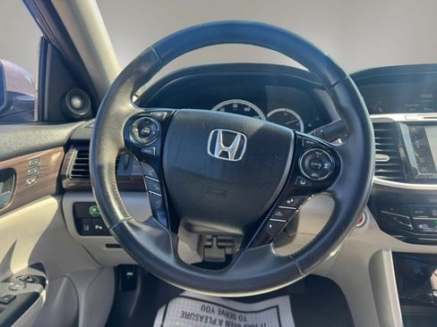 Used 2017 Honda Accord Touring image 12