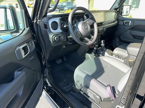 New 2025 Jeep Gladiator Sport AWD/4WD image 16