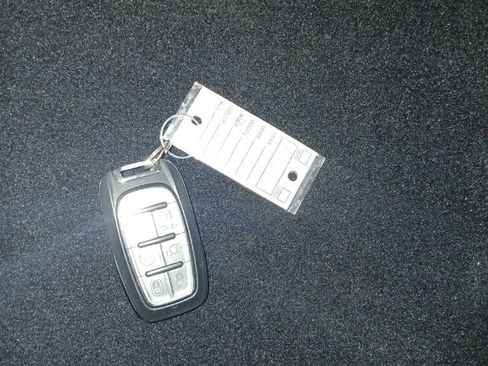 Used 2020 Chrysler Pacifica Limited FWD image 35