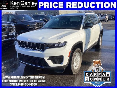 Used 2023 Jeep Grand Cherokee Laredo image 3