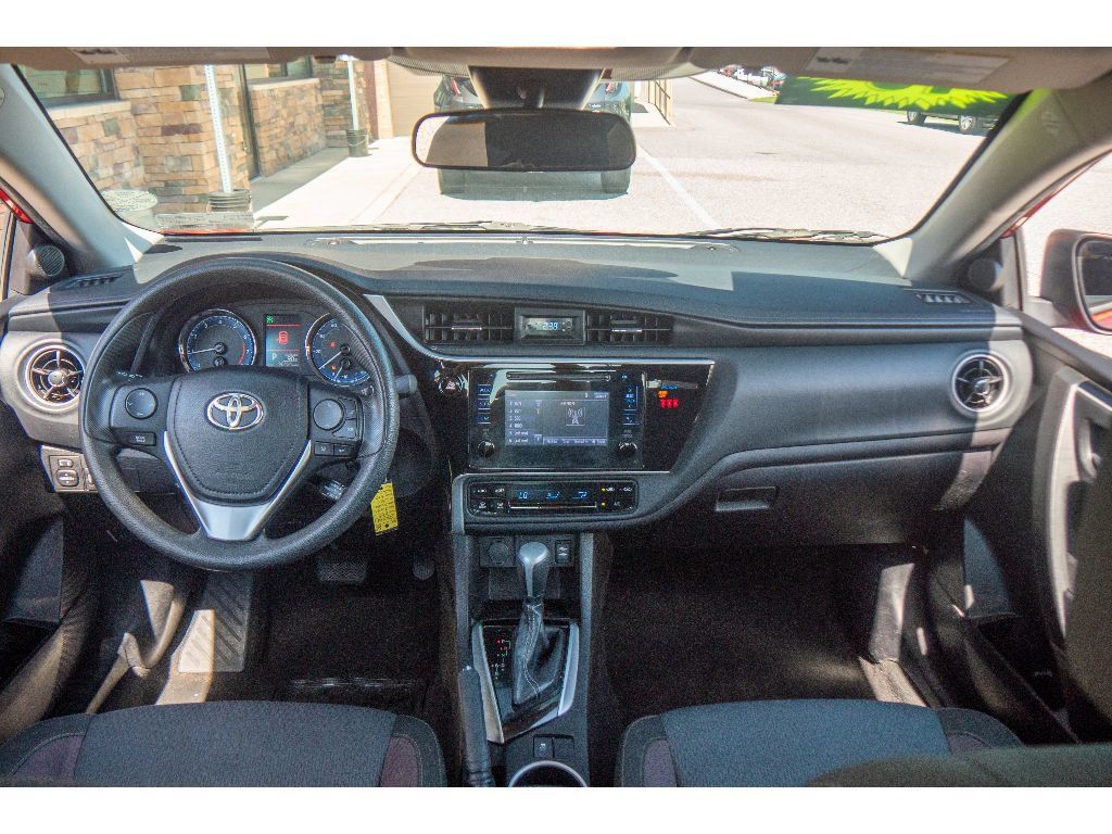 Used 2018 Toyota Corolla LE FWD image 13