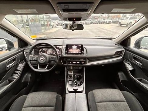 Used 2024 Nissan Rogue SV image 11