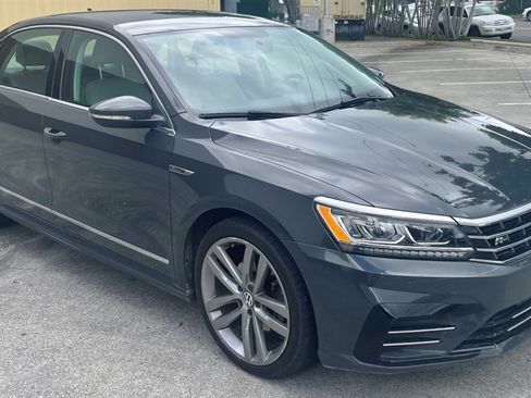 Used 2017 Volkswagen Passat 1.8T R-Line w/ R-Line Lighting Package FWD image 4