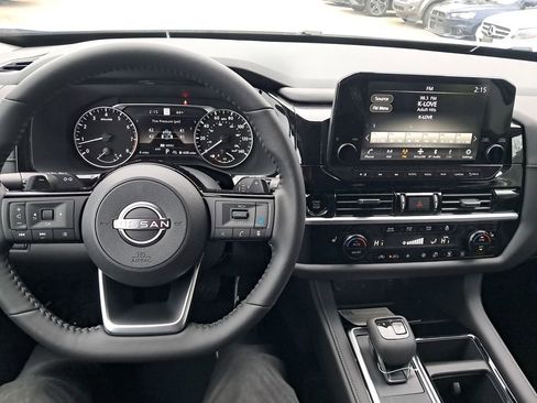 New 2025 Nissan Pathfinder SL w/ SL Premium Package image 13