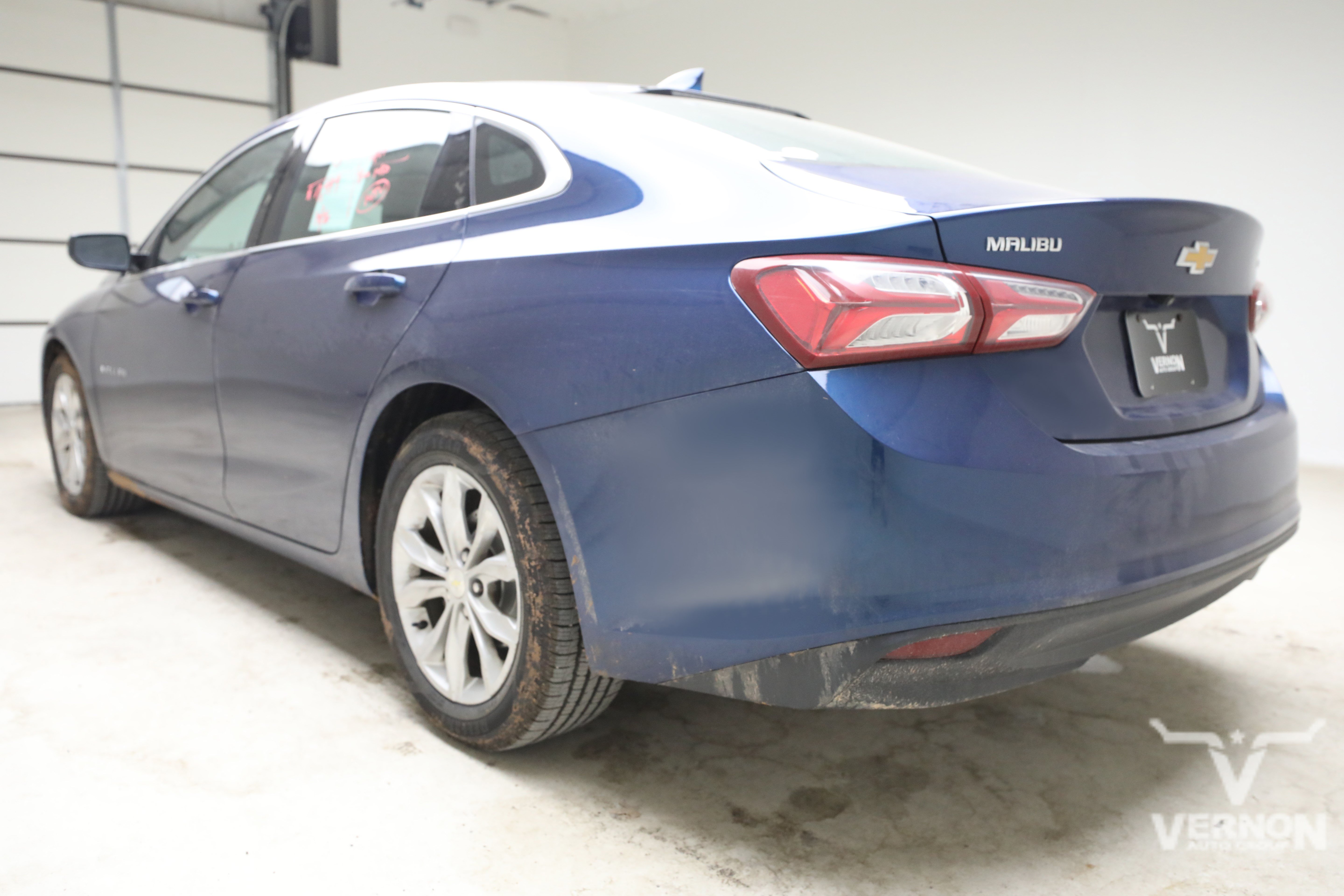 Used 2019 Chevrolet Malibu LT FWD image 2