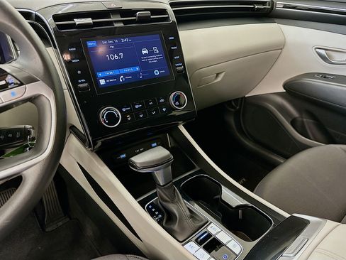 Used 2023 Hyundai Tucson SE image 25