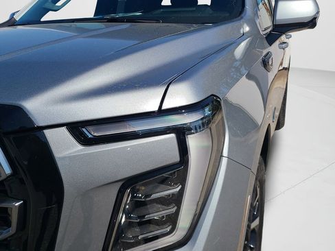 Used 2025 GMC Yukon AT4 w/ AT4 Premium Package AWD/4WD image 9