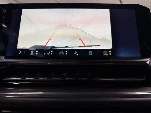 Used 2024 Chevrolet Silverado 2500 High Country w/ Technology Package image 24