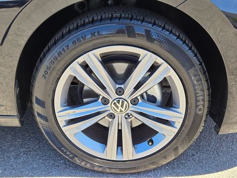 Used 2024 Volkswagen Jetta SE FWD image 9