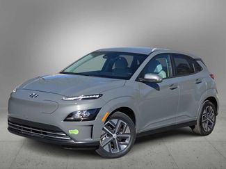 Used 2023 Hyundai Kona SE video 1