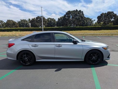 Used 2022 Honda Civic Sport image 4