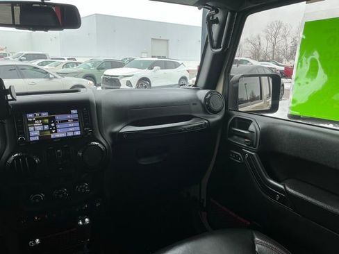 Used 2017 Jeep Wrangler Unlimited Rubicon image 28