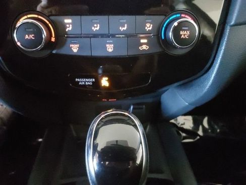 Used 2018 Nissan Rogue S AWD/4WD image 20