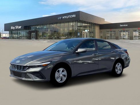 New 2026 Hyundai Elantra SE FWD image 2