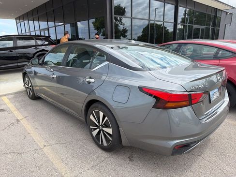 Certified 2021 Nissan Altima 2.5 SV w/ SV Premium Package FWD image 10