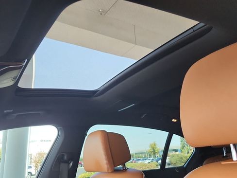 Used 2017 BMW 750i RWD image 16