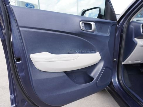 Used 2021 Hyundai Venue w/ Cargo Package image 8