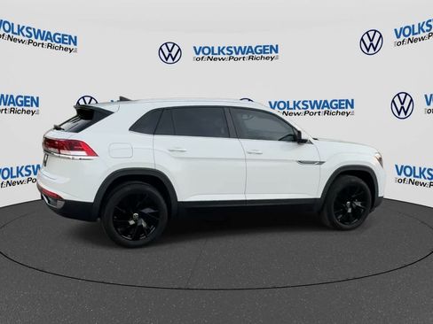 Used 2024 Volkswagen Atlas Cross Sport SE w/ Panoramic Sunroof Package FWD image 8