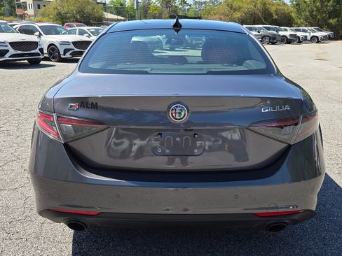 Used 2024 Alfa Romeo Giulia Ti w/ Performance Driving Package AWD/4WD image 11