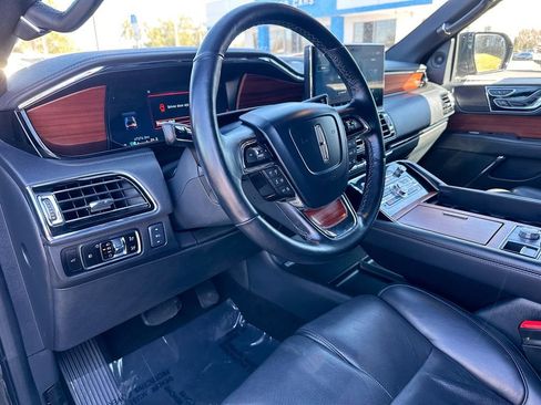 Used 2023 Lincoln Navigator Reserve image 10