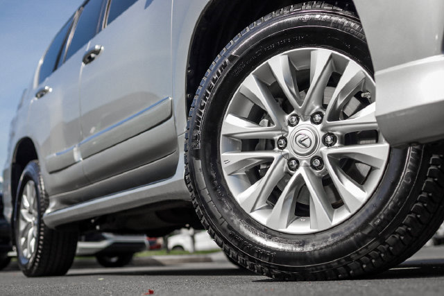 Used 2016 Lexus GX 460 w/ Premium Package AWD/4WD image 13