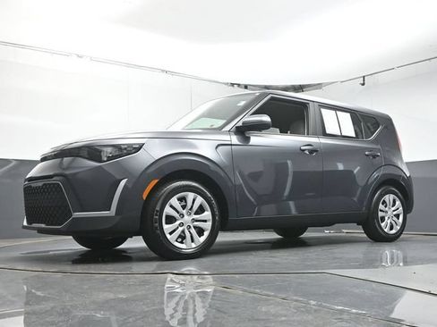 Used 2025 Kia Soul LX FWD image 34