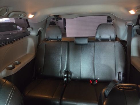 Used 2015 Toyota Sienna SE image 20