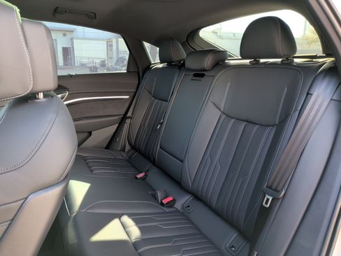 Used 2023 Audi e-tron Prestige w/ Prestige Package image 33