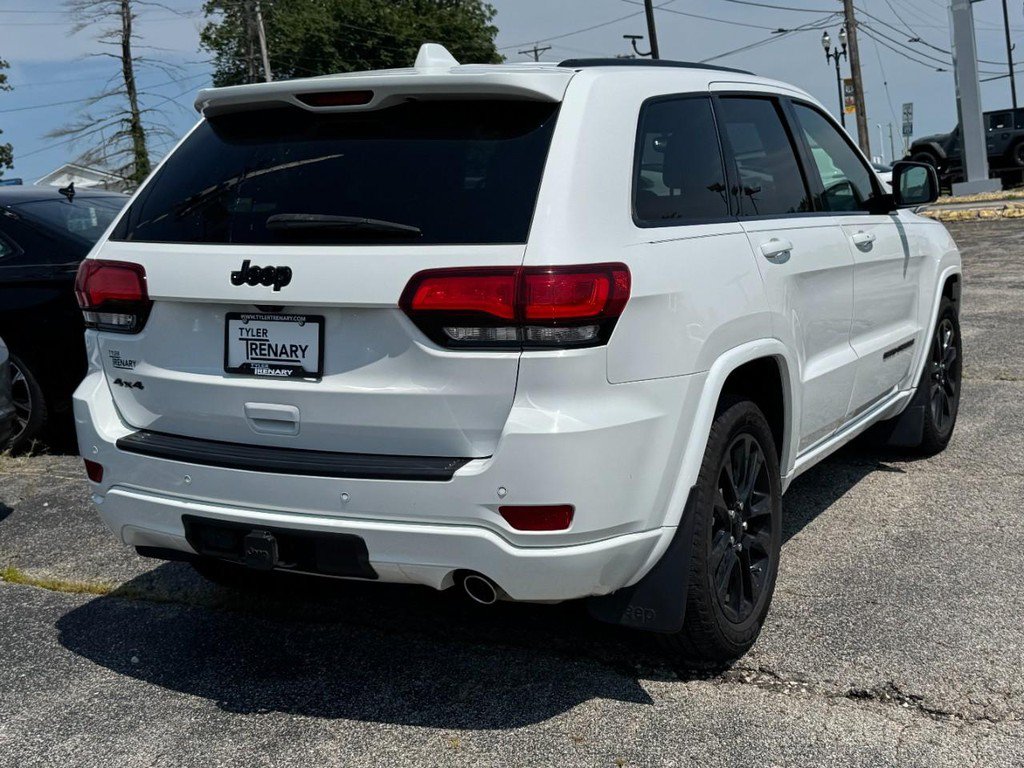 Used 2020 Jeep Grand Cherokee Altitude AWD/4WD image 3