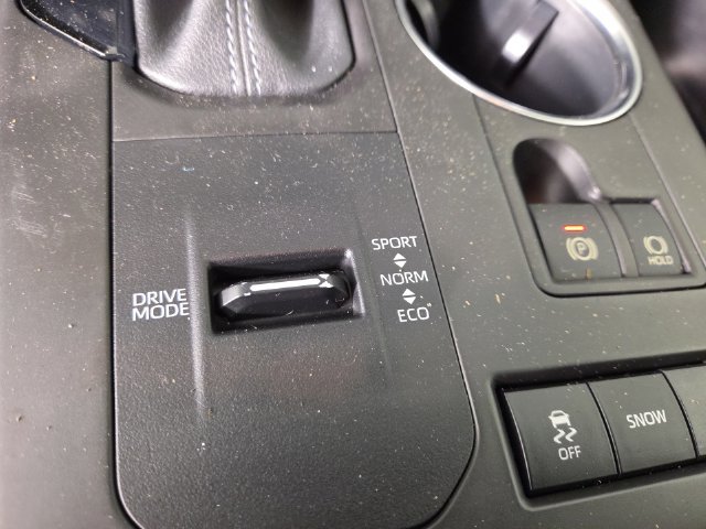 Used 2022 Toyota Highlander XLE FWD image 28