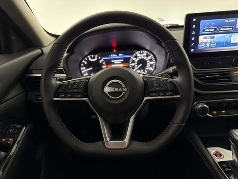Used 2023 Nissan Altima 2.5 SR w/ SR Premium Package FWD image 17