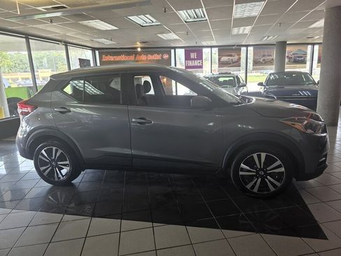 Used 2020 Nissan Kicks SV FWD image 6
