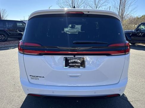 New 2026 Chrysler Pacifica Select image 12