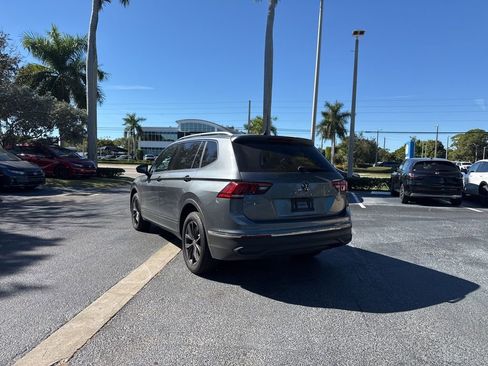 Used 2023 Volkswagen Tiguan SE image 7