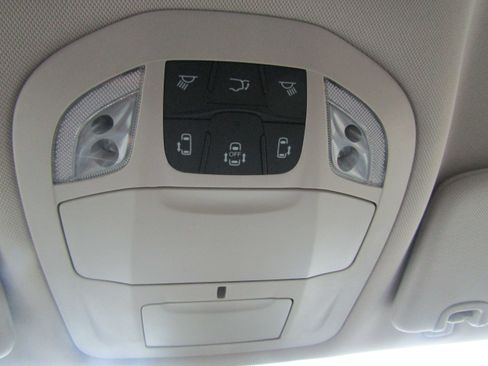 Used 2022 Chrysler Voyager LX image 26