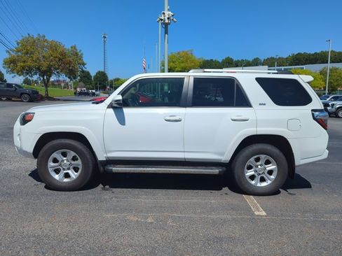 Used 2020 Toyota 4Runner SR5 Premium w/ Moonroof Package AWD/4WD image 9