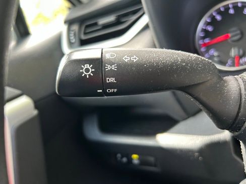 Used 2021 Toyota RAV4 LE FWD image 21