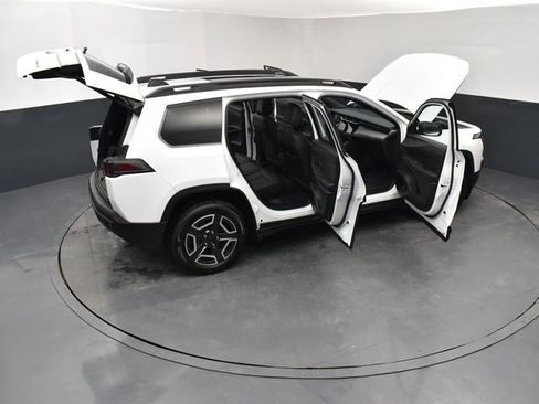 New 2026 Jeep Cherokee Limited image 30