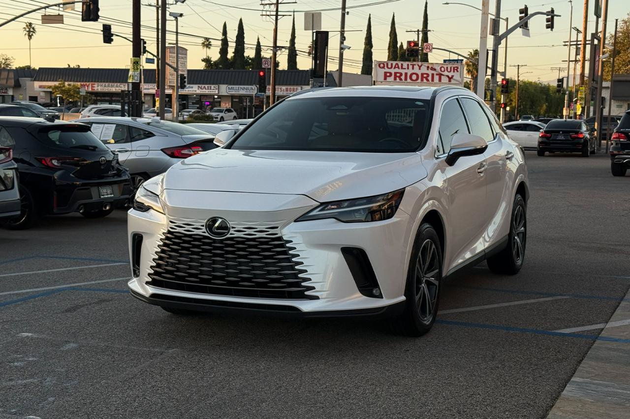 Used 2023 Lexus RX 350 Premium FWD image 2