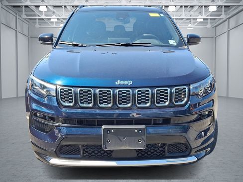 Used 2024 Jeep Compass Limited w/ Elite Group AWD/4WD image 2